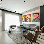 Modern And Vibrant 1Br Apt With Private Balcony