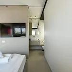 Modern And Vibrant 1Br Apt With Private Balcony