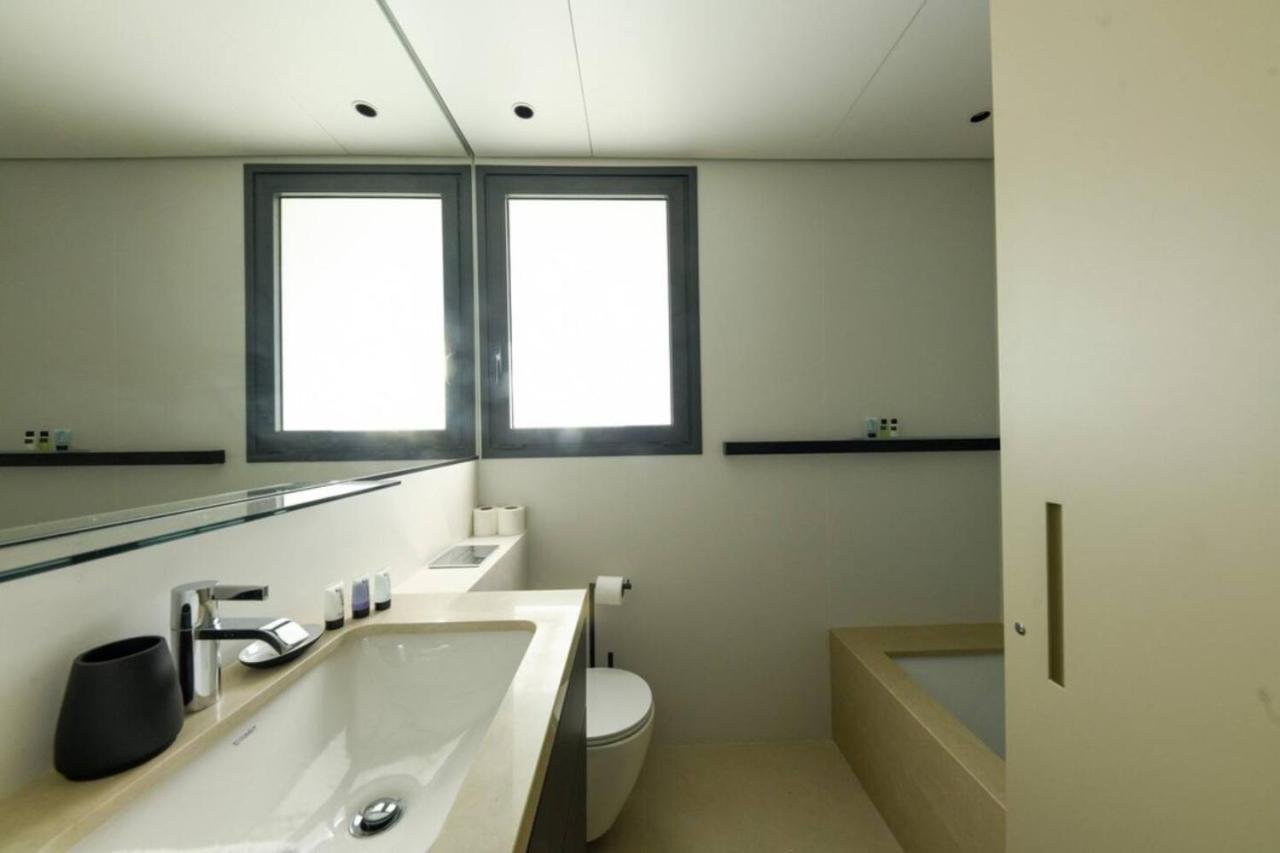 Modern And Vibrant 1Br Apt With Private Balcony Tel Aviv