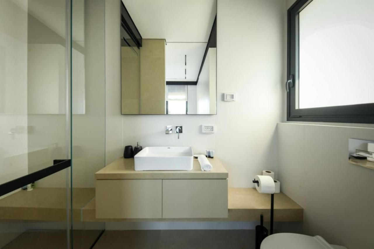 Apartamento Modern And Vibrant 1Br Apt With Private Balcony Tel Aviv